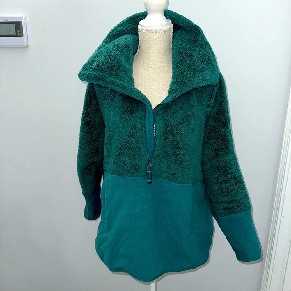 Green sherpa north face pullover, quarter zip